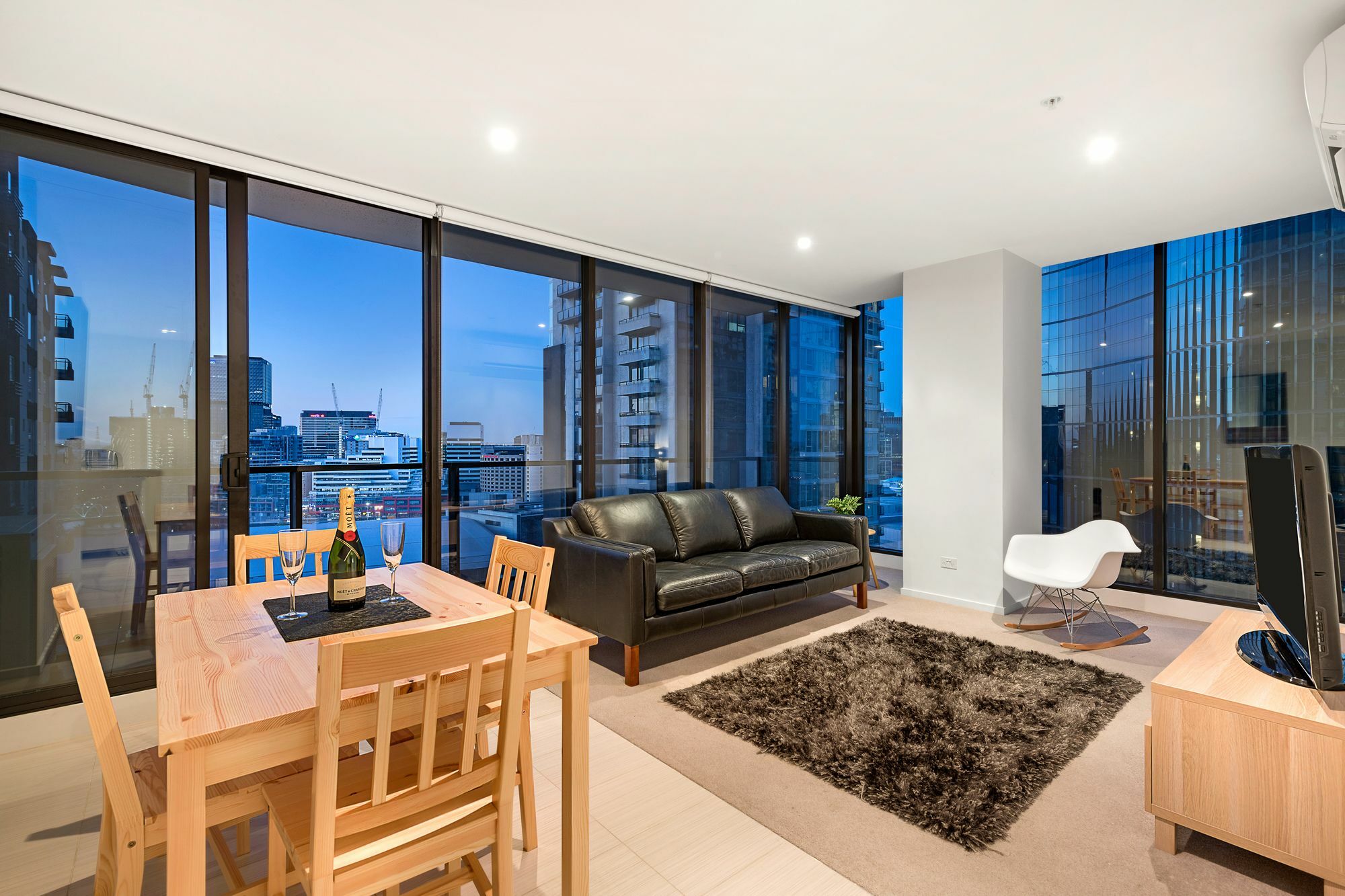 Premier Stays Melbourne Exterior photo
